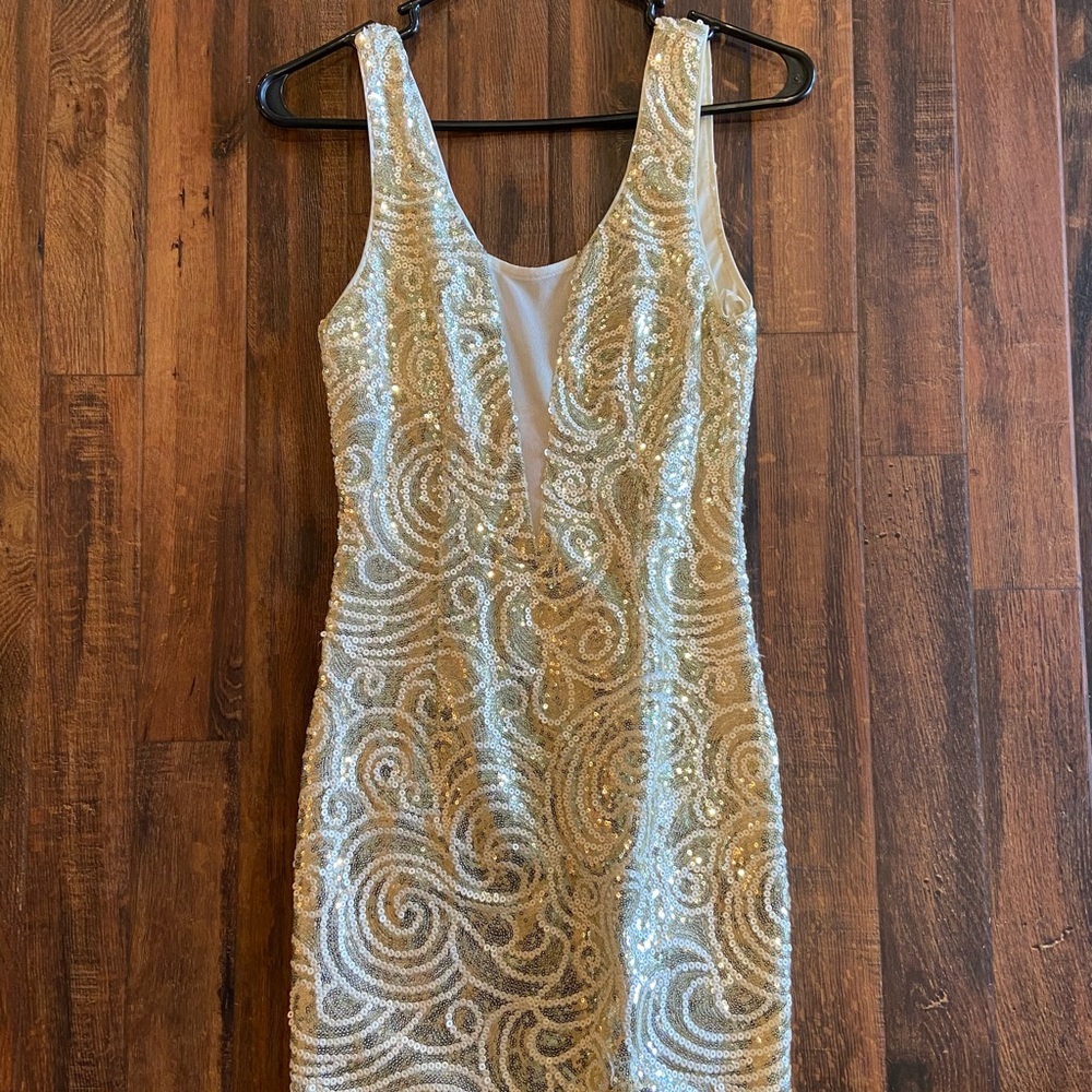 Short Cocktail Dress - White/Gold
